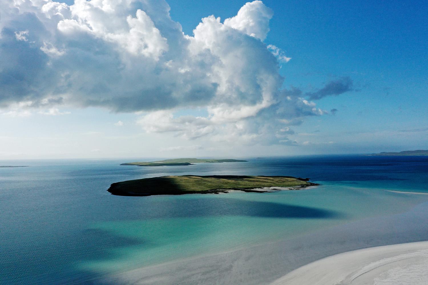 Hebrideninsel Lingeigh mit dramatischem Wolkenspiel 