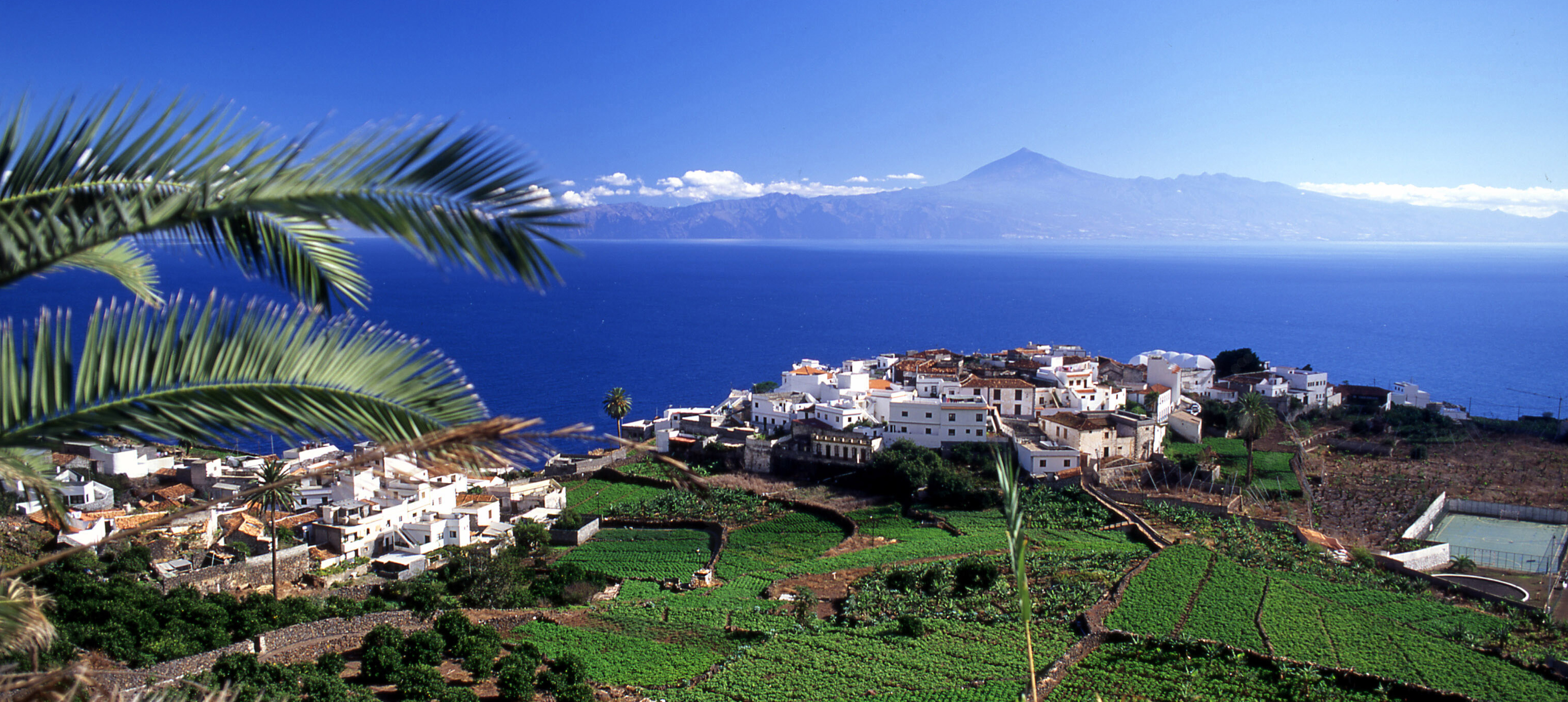 Blick über Hermigua nach Teneriffa