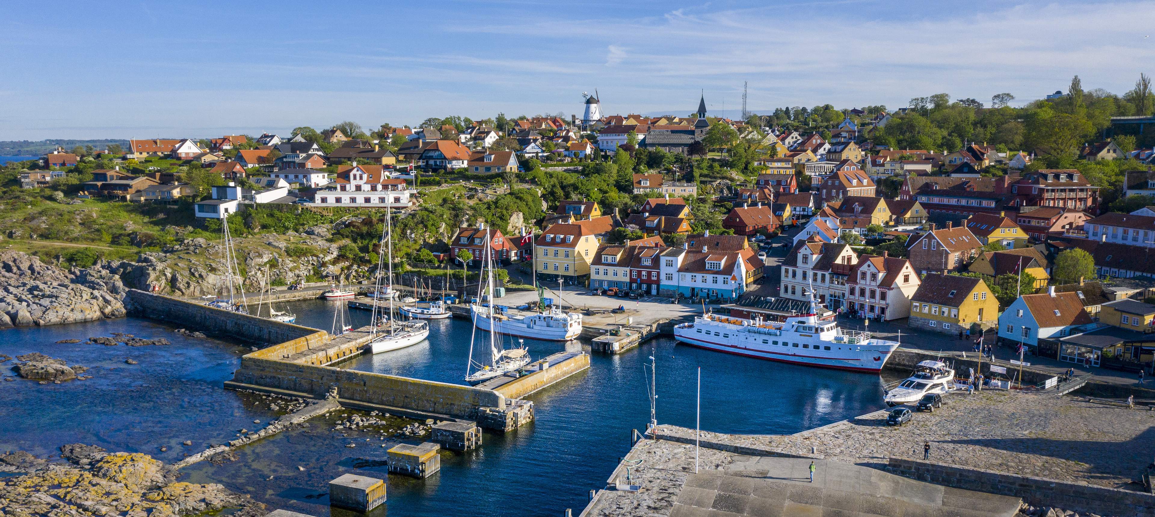 Gemeinde Gudhjem, Stadt und Hafen