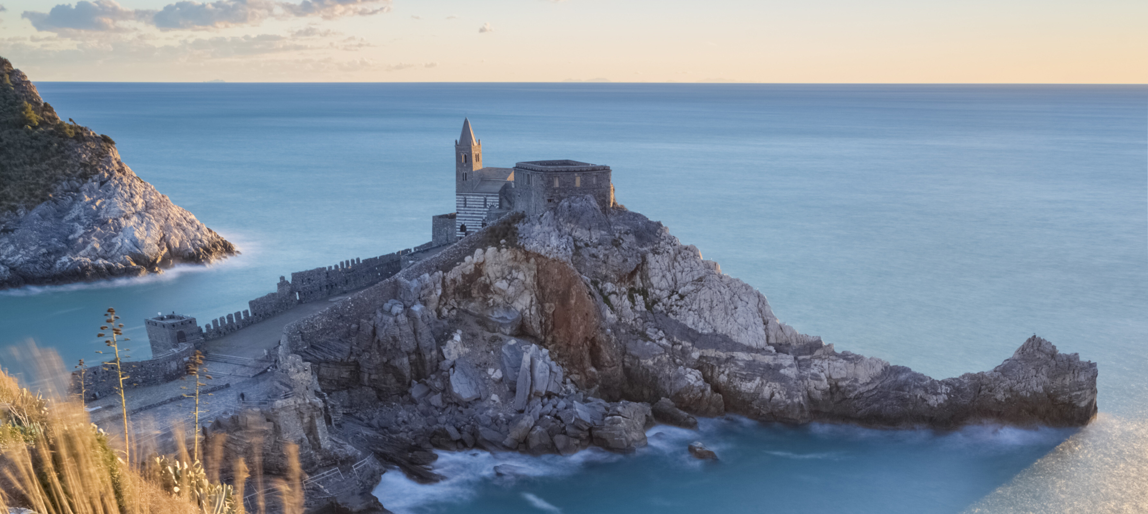 Sonnenuntergang über der Chiesa San Pietro in Porto Venere