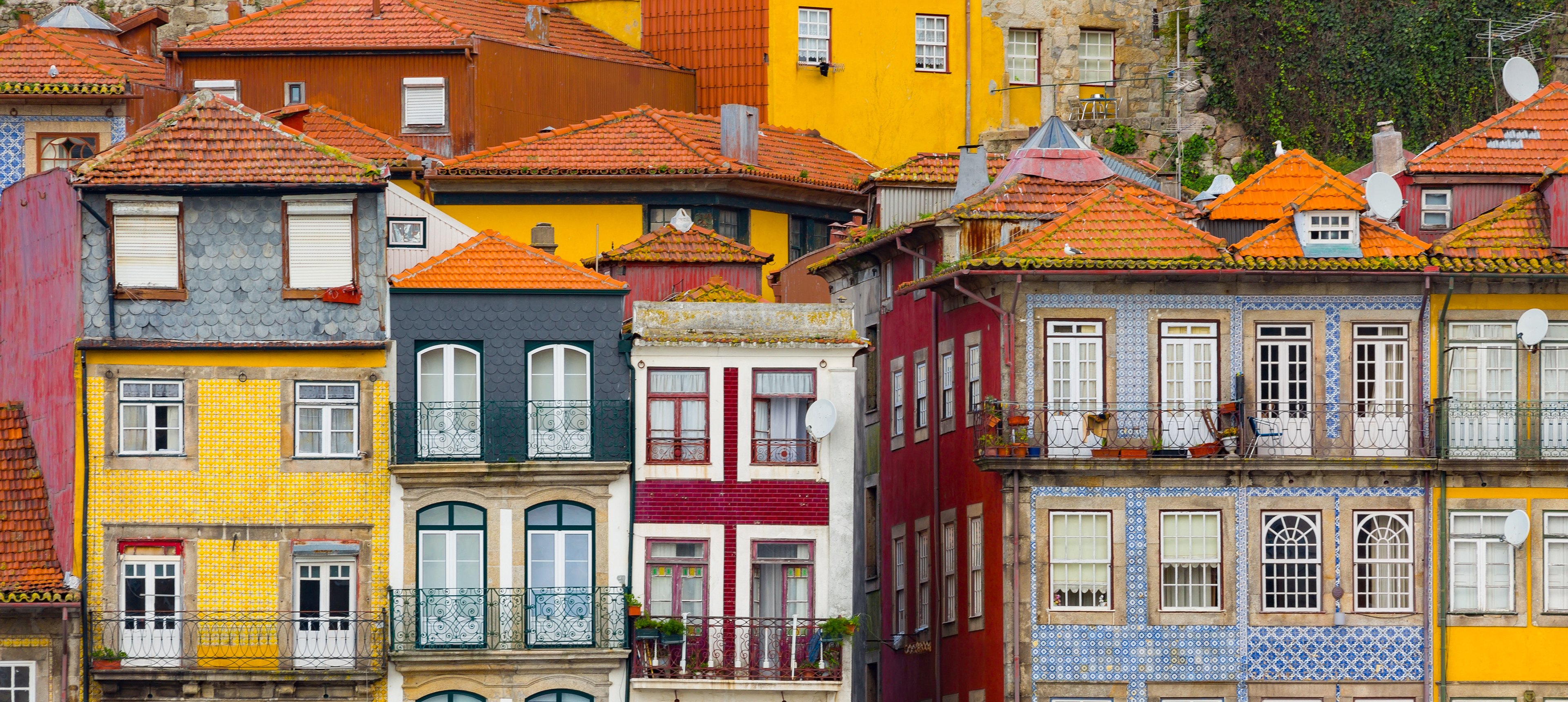 Bunte Häuserfassaden in Ribeira, Porto